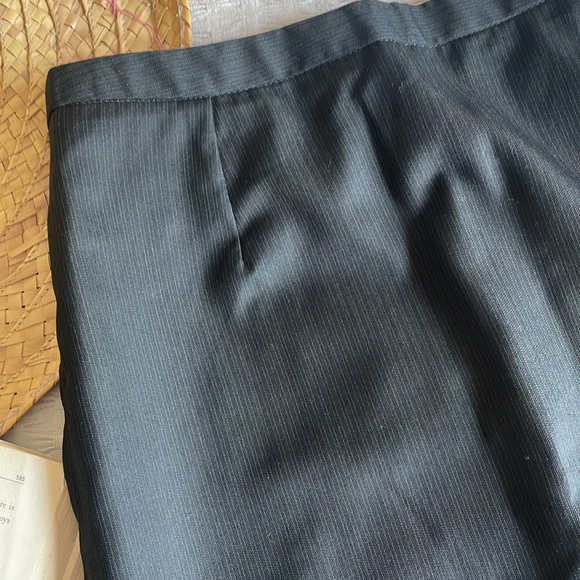 Pin striped Office skirt - knee length - Picture 4 of 9